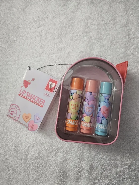 Lip Smacker Valentine's Day Trio Lip Balm Set With Metal Mini Mailbox Tin - Picture 2 of 5